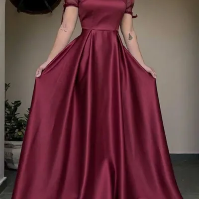 Se vende vestido de gala rojo vino, nuevo sin uso en Nicaragua