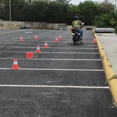 ESCUELA DE MANEJO DE MOTO MKM