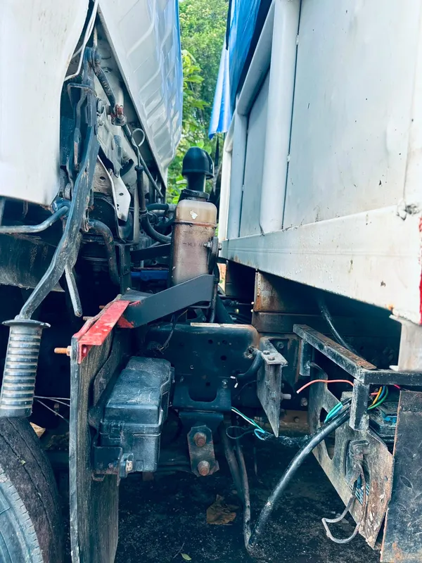 Isuzu de 6 toneladas - Foto 8
