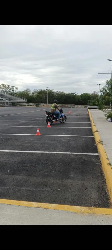ESCUELA DE MANEJO DE MOTO MKM - Foto 3